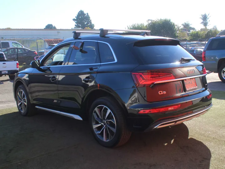 BLACK, 2021 AUDI Q5 PREMIUM PLUS Image 4