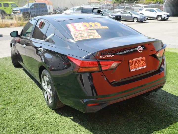 BLACK, 2021 NISSAN ALTIMA S Image 9