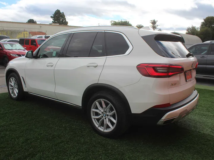 WHITE, 2019 BMW X5 XDRIVE40I Image 4