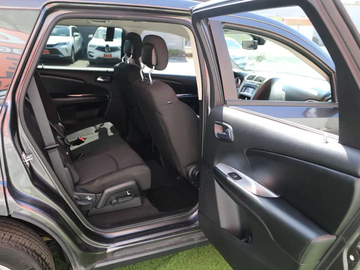 GRAY, 2019 DODGE JOURNEY SE Image 26