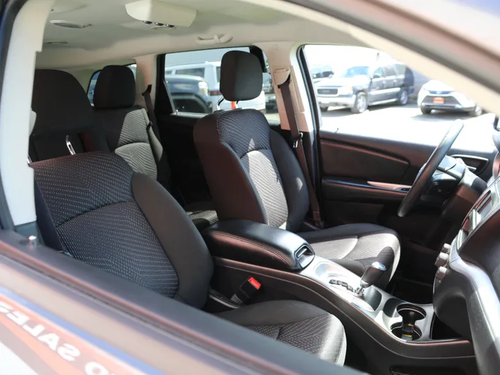 GRAY, 2019 DODGE JOURNEY SE Image 33