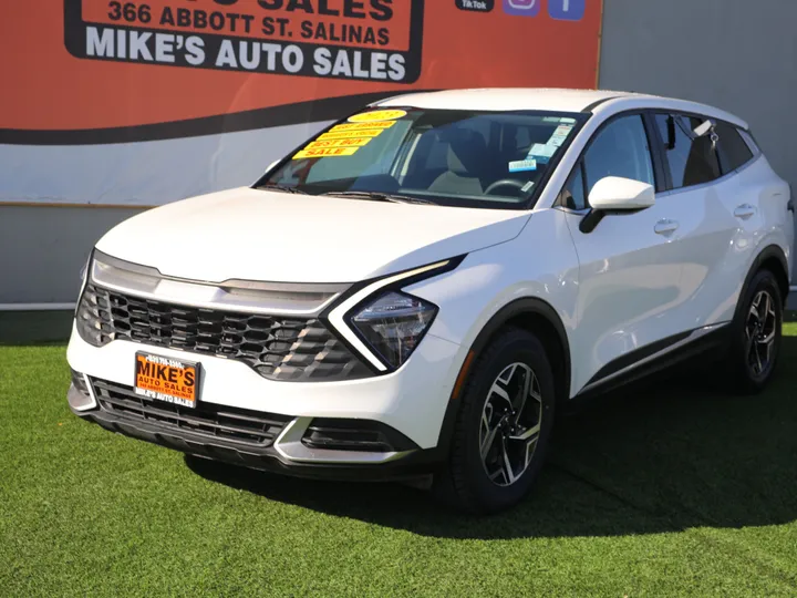 WHITE, 2023 KIA SPORTAGE LX Image 2