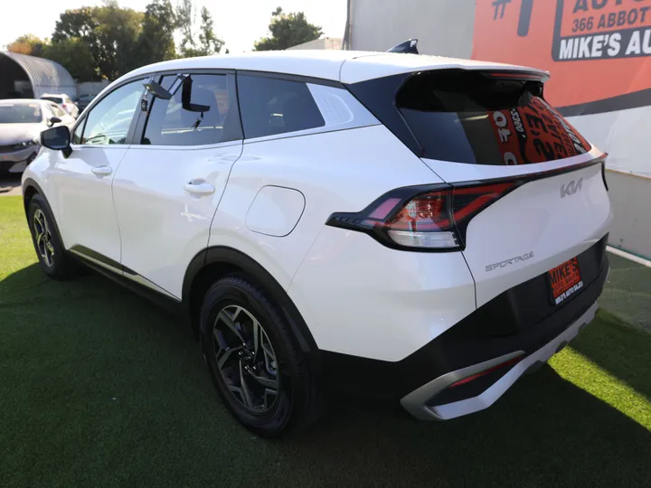 WHITE, 2023 KIA SPORTAGE LX Image 10