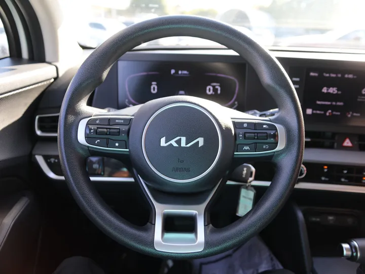 WHITE, 2023 KIA SPORTAGE LX Image 17