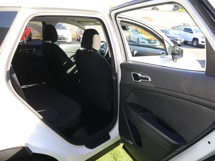 WHITE, 2023 KIA SPORTAGE LX Image 25