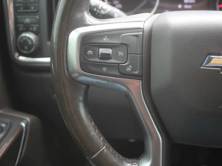 WHITE, 2020 CHEVROLET SILVERADO LT Image 20