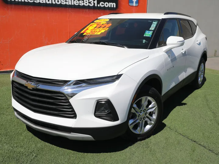 WHITE, 2020 CHEVROLET BLAZER LT Image 2