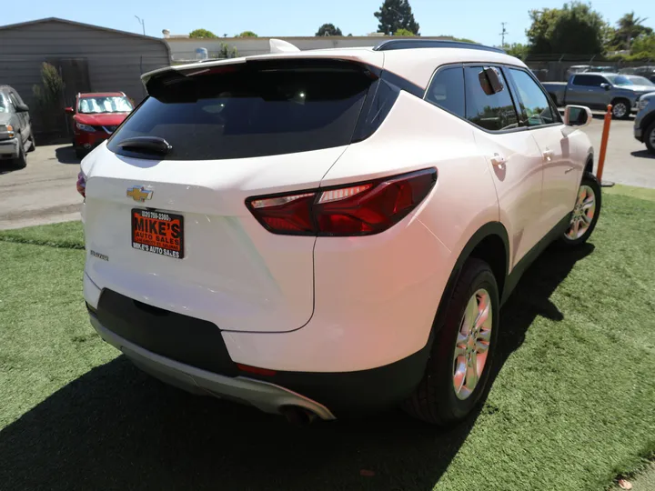 WHITE, 2020 CHEVROLET BLAZER LT Image 6