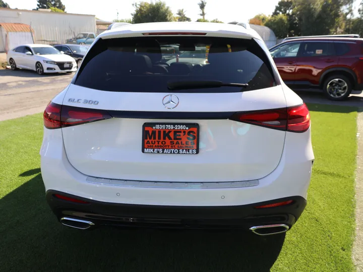 WHITE, 2024 MERCEDES-BENZ GLC300 Image 9
