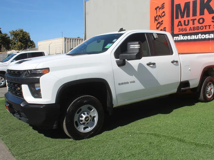 WHITE, 2020 CHEVROLET SILVERADO 2500 Image 3