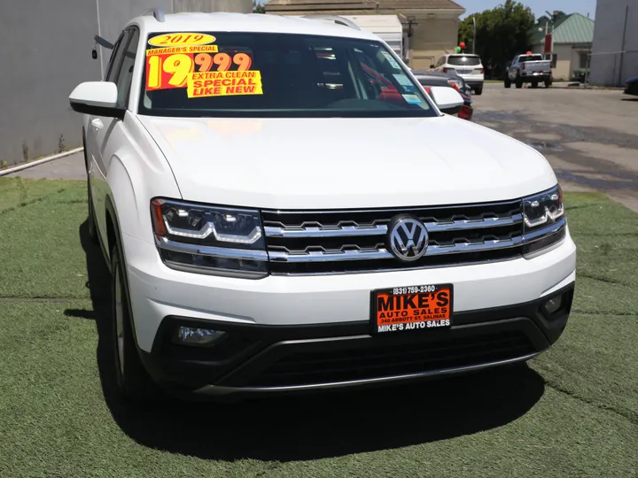 WHITE, 2019 VOLKSWAGEN ATLAS SE Image 4