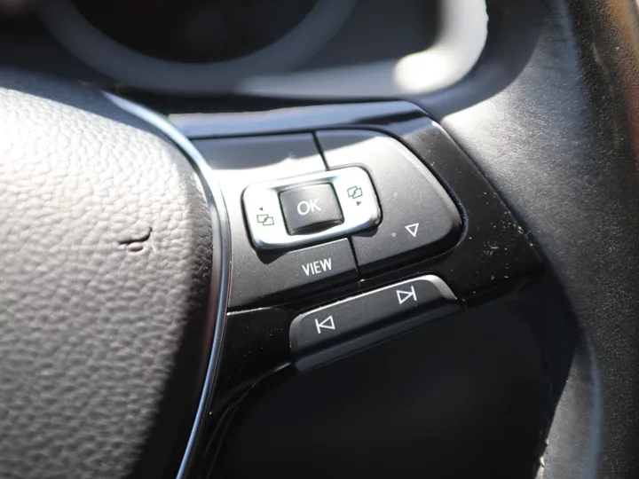 WHITE, 2019 VOLKSWAGEN ATLAS SE Image 16