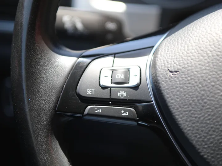WHITE, 2019 VOLKSWAGEN ATLAS SE Image 17