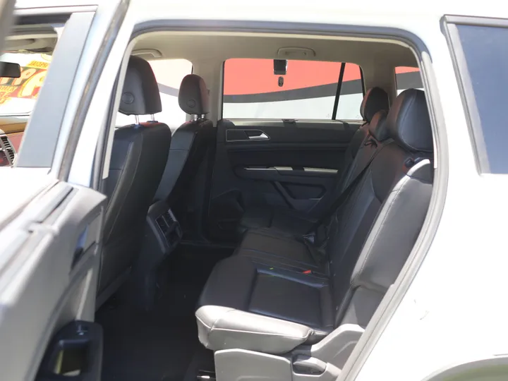 WHITE, 2019 VOLKSWAGEN ATLAS SE Image 26
