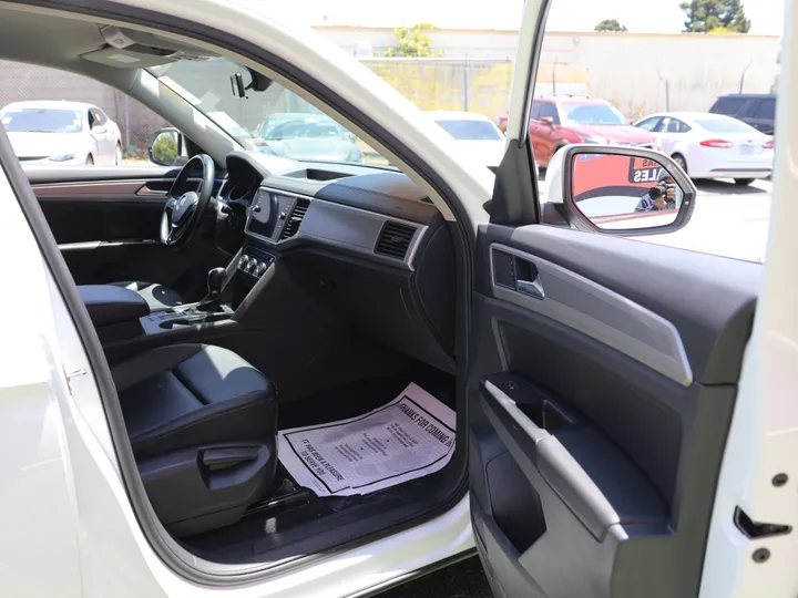 WHITE, 2019 VOLKSWAGEN ATLAS SE Image 32