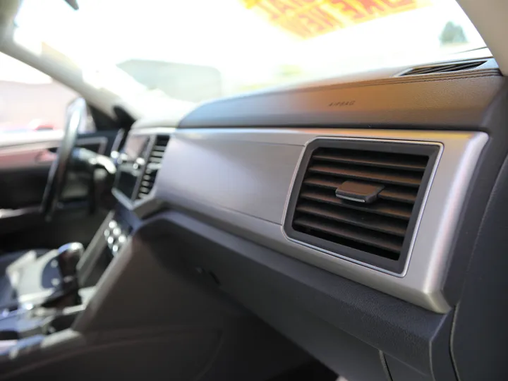 WHITE, 2019 VOLKSWAGEN ATLAS SE Image 34