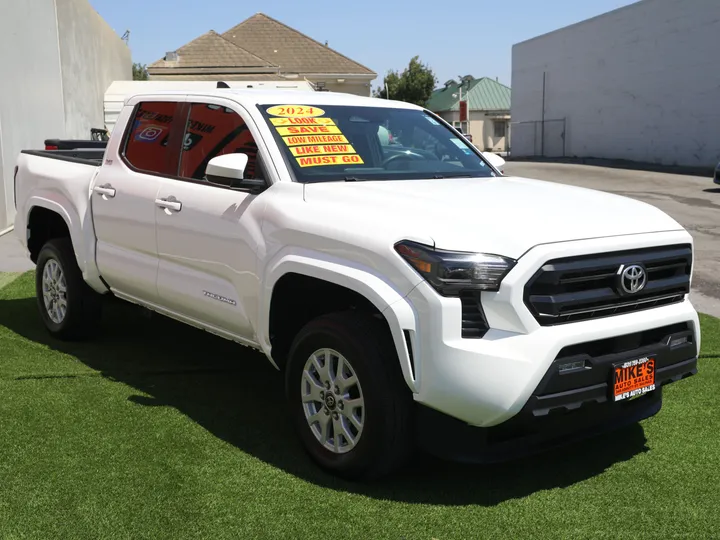 WHITE, 2024 TOYOTA TACOMA SR5 Image 4