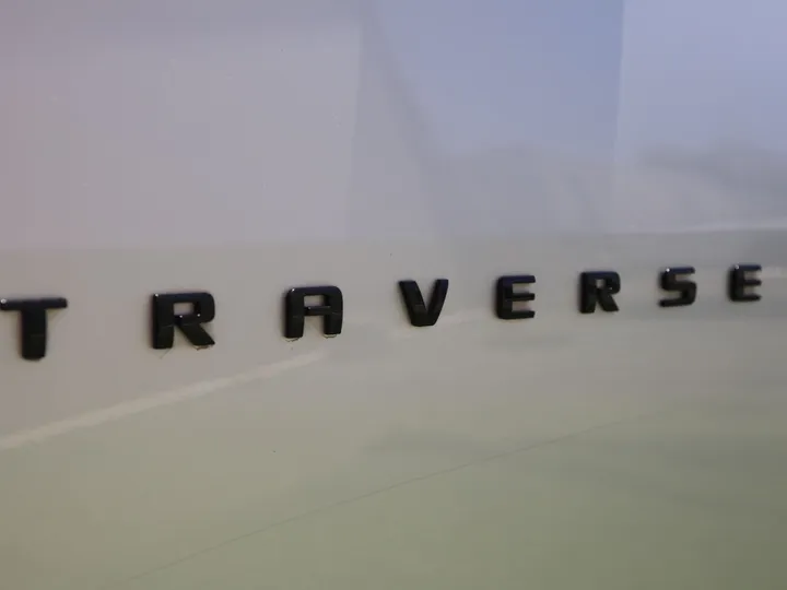SILVER, 2020 CHEVROLET TRAVERSE LS Image 35