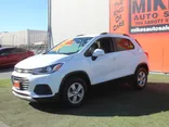 WHITE, 2021 CHEVROLET TRAX LT Thumnail Image 3