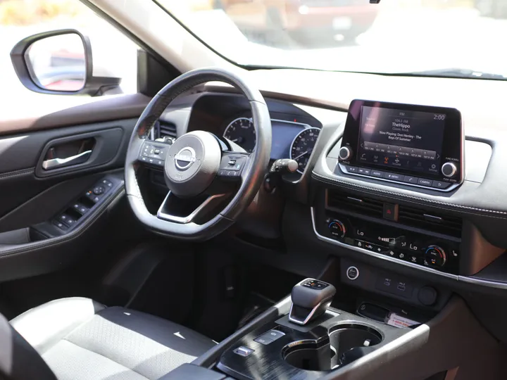 SILVER, 2023 NISSAN ROGUE SV Image 29