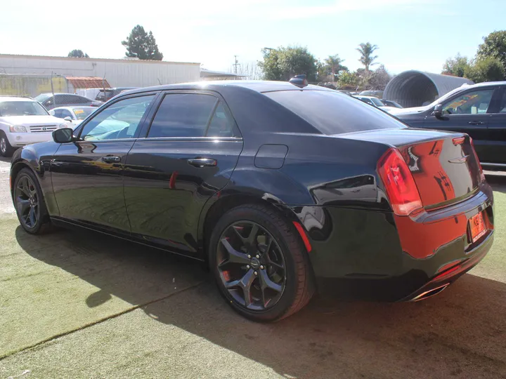 BLACK, 2021 CHRYSLER 300 S Image 4