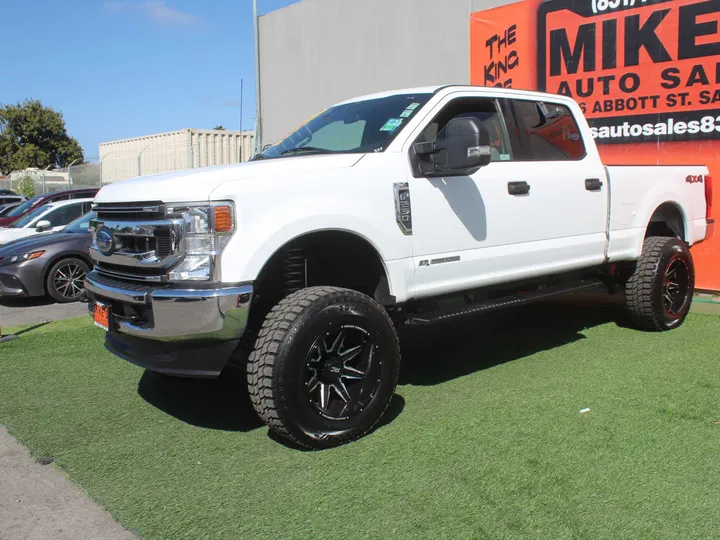 WHITE, 2022 FORD F250 XLT Image 3