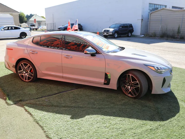 SILVER, 2022 KIA STINGER GT1 Image 4