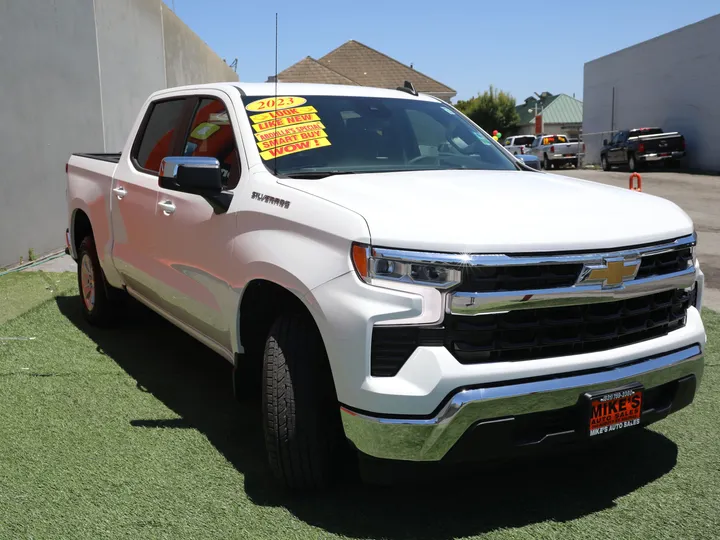 WHITE, 2023 CHEVROLET SILVERADO LT Image 3