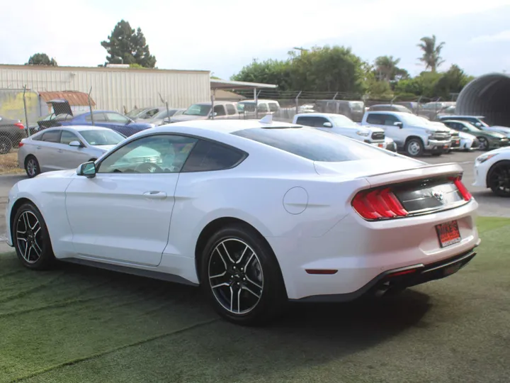 WHITE, 2022 FORD MUSTANG ECOBOOST PREMIUM Image 4