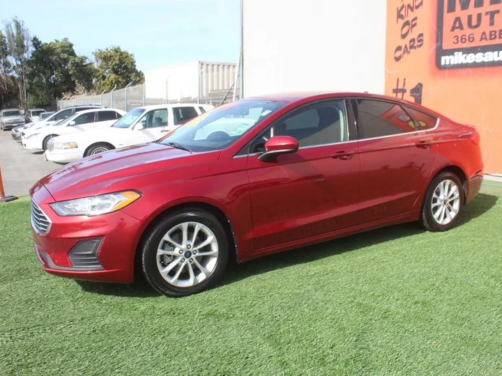 RED, 2019 FORD FUSION SE Image 3