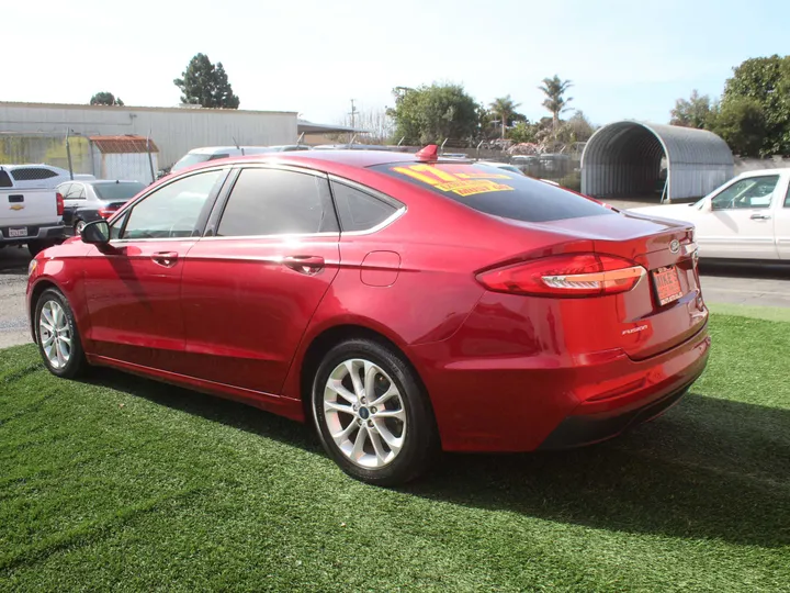 RED, 2019 FORD FUSION SE Image 4