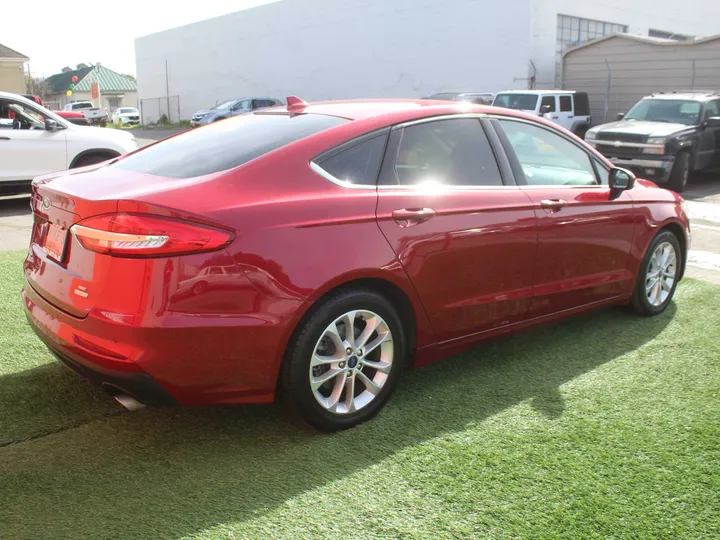 RED, 2019 FORD FUSION SE Image 6