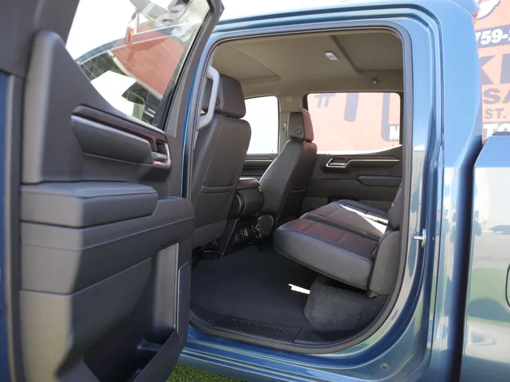 BLUE, 2024 GMC SIERRA SLT Image 25