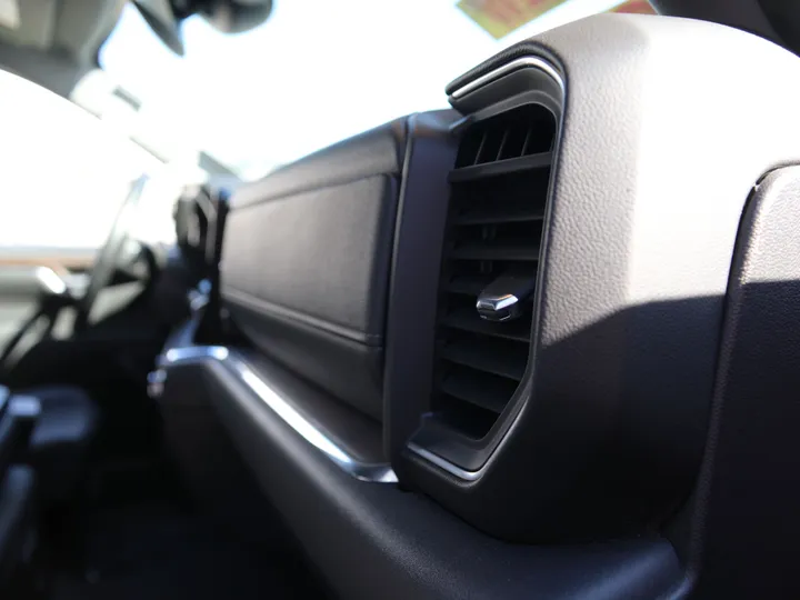 BLUE, 2024 GMC SIERRA SLT Image 34