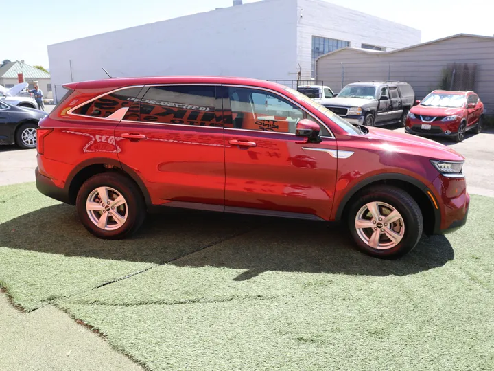 RED, 2022 KIA SORENTO LX Image 5