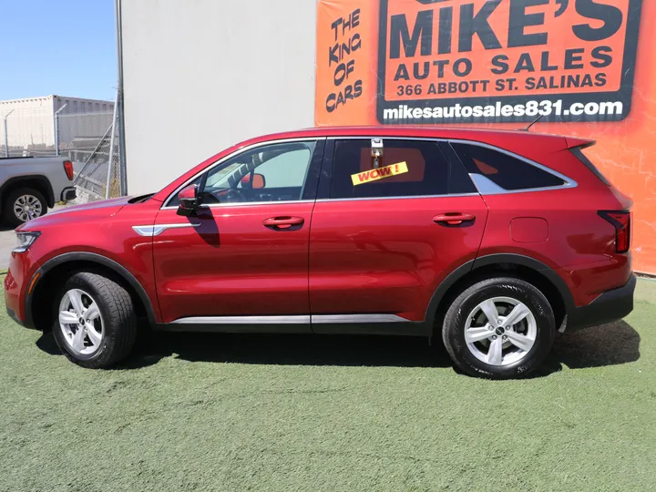 RED, 2022 KIA SORENTO LX Image 10