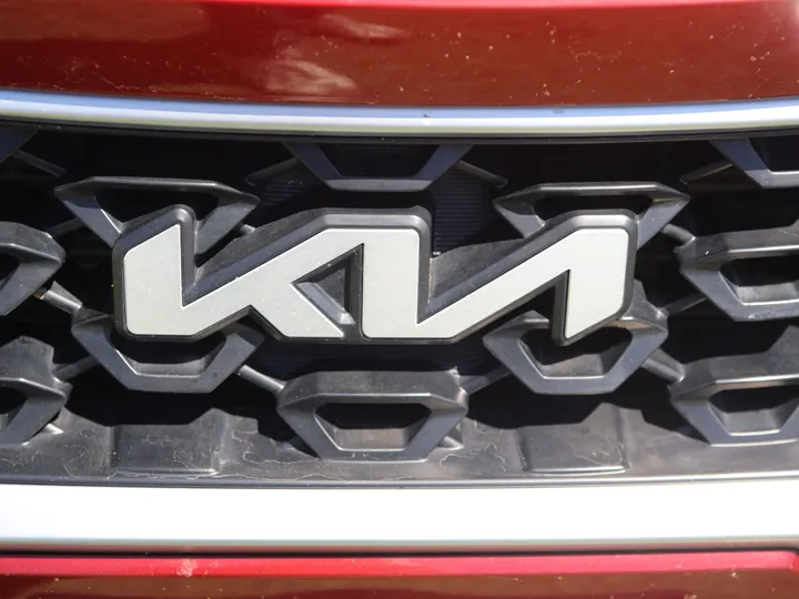 RED, 2022 KIA SORENTO LX Image 35