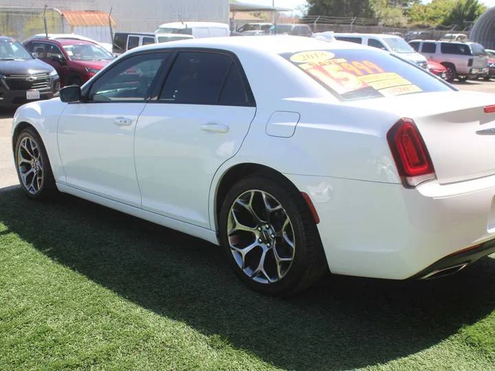 WHITE, 2018 CHRYSLER 300 TOURING Image 4