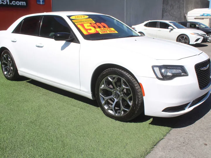 WHITE, 2018 CHRYSLER 300 TOURING Image 7