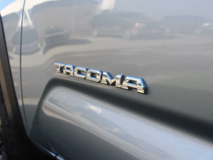 SILVER, 2019 TOYOTA TACOMA TRD OFF-ROAD Image 11