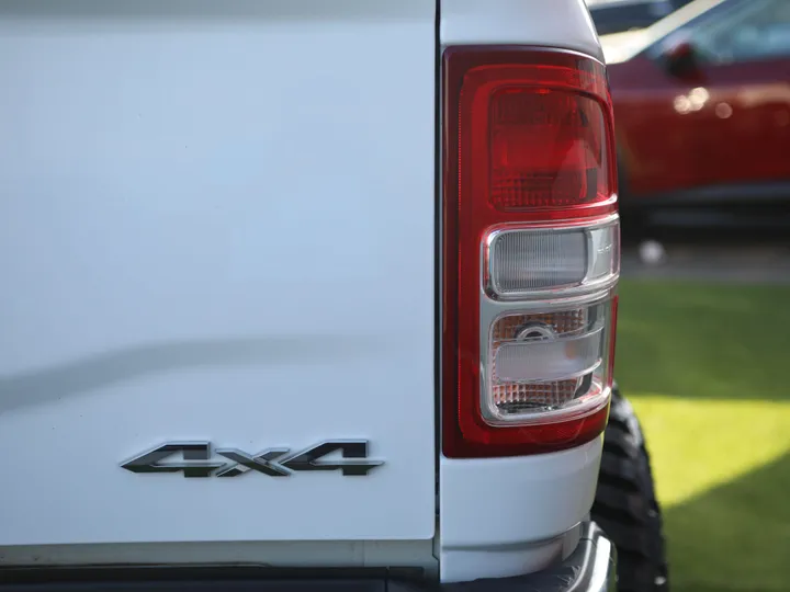 WHITE, 2023 RAM 2500 BIG HORN Image 7