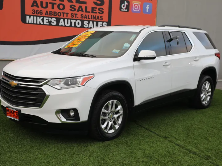 WHITE, 2019 CHEVROLET TRAVERSE LT Image 2
