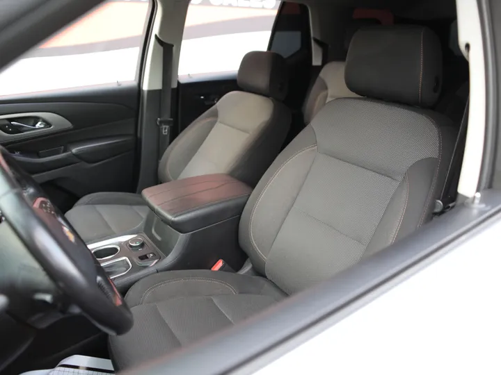 WHITE, 2019 CHEVROLET TRAVERSE LT Image 21