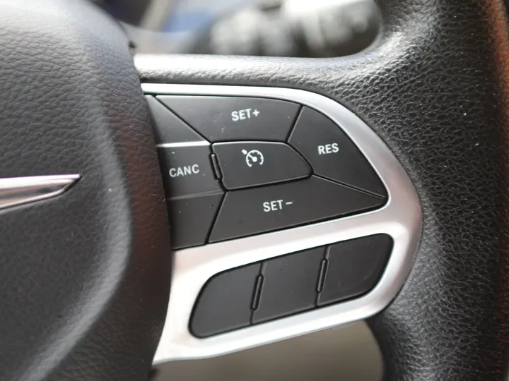 BLACK, 2020 CHRYSLER VOYAGER LXI Image 16