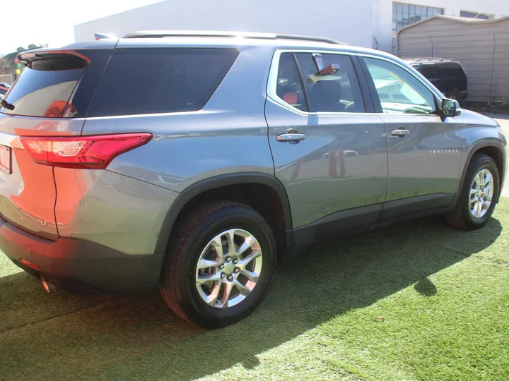 GRAY, 2021 CHEVROLET TRAVERSE LT Image 5