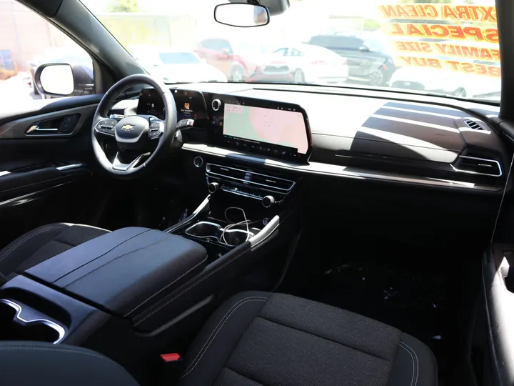 GRAY, 2025 CHEVROLET TRAVERSE LT Image 32
