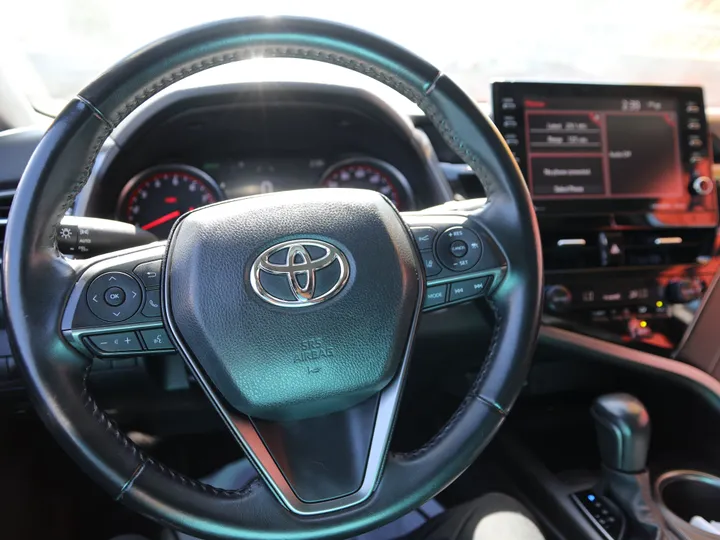 BLUE, 2023 TOYOTA CAMRY XSE Image 17