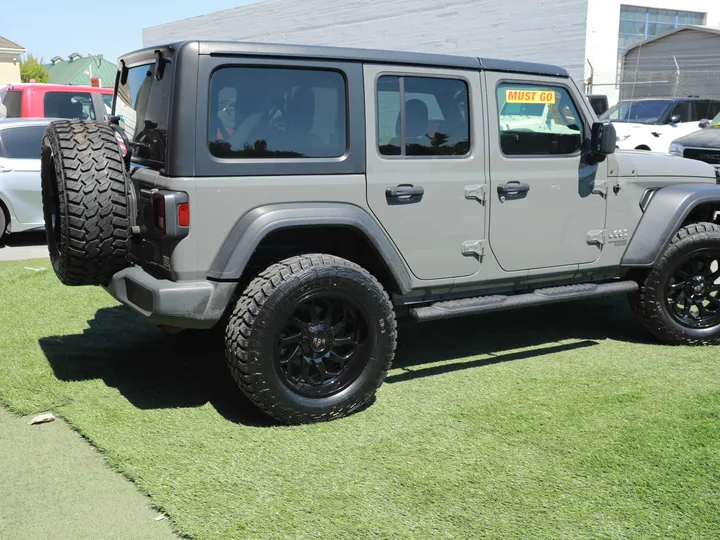 GRAY, 2021 JEEP WRANGLERUNLIMITED UNLIMITED SPORT Image 6
