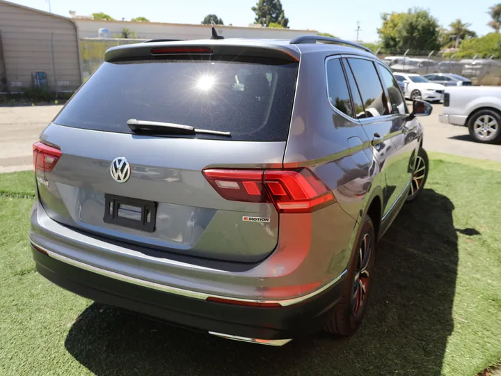 SILVER, 2021 VOLKSWAGEN TIGUAN Image 5