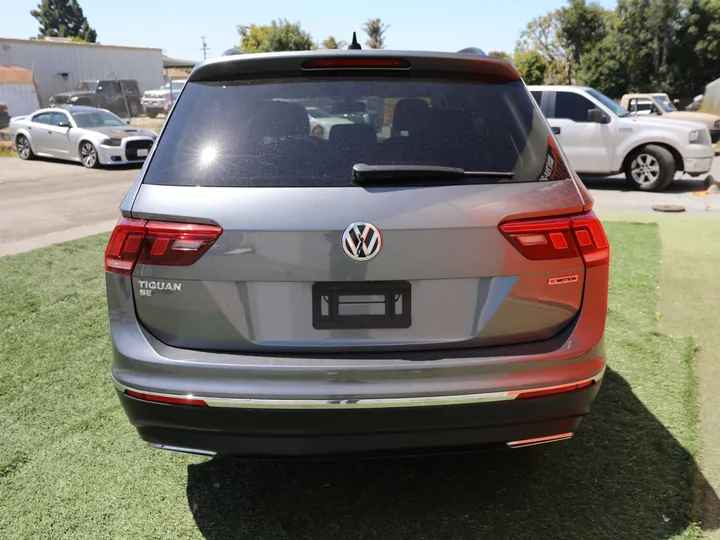 SILVER, 2021 VOLKSWAGEN TIGUAN Image 8